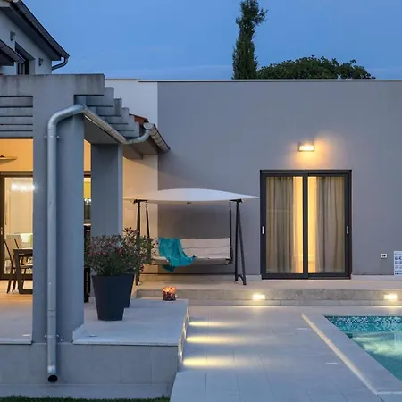 Mit Privatpool Fuer 8 Personen Ca 250 Qm In Sisan, Istrien Suedkueste Von Istrien Holiday home Sisan
