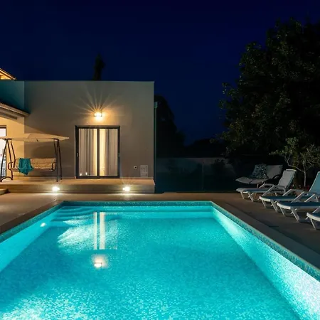 Mit Privatpool Fuer 8 Personen Ca 250 Qm In Sisan, Istrien Suedkueste Von Istrien *