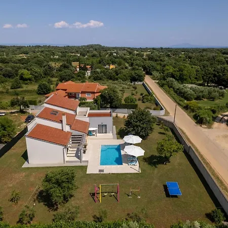 Mit Privatpool Fuer 8 Personen Ca 250 Qm In Sisan, Istrien Suedkueste Von Istrien *