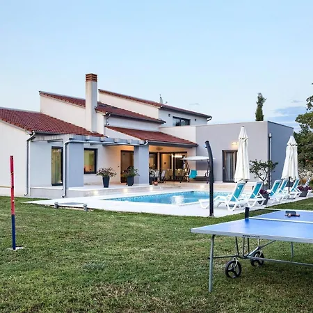 Mit Privatpool Fuer 8 Personen Ca 250 Qm In Sisan, Istrien Suedkueste Von Istrien * Sisan