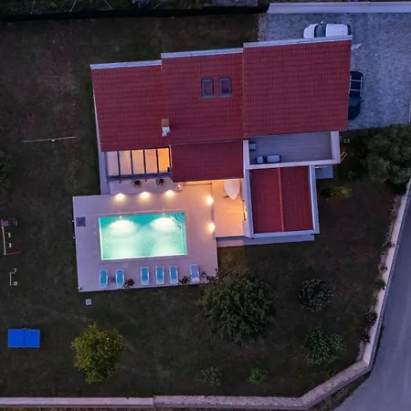 Mit Privatpool Fuer 8 Personen Ca 250 Qm In Sisan, Istrien Suedkueste Von Istrien *