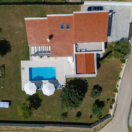 Mit Privatpool Fuer 8 Personen Ca 250 Qm In Sisan, Istrien Suedkueste Von Istrien *